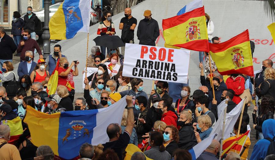 Manifestantes piden en Canarias que no se aloje a inmigrantes como turistas 5a0fe81df922372b8268aa635522e54454d4b780w